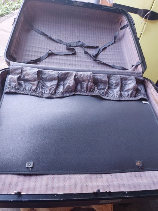 Troler foarte mare,valiza,bagaj de cala avion