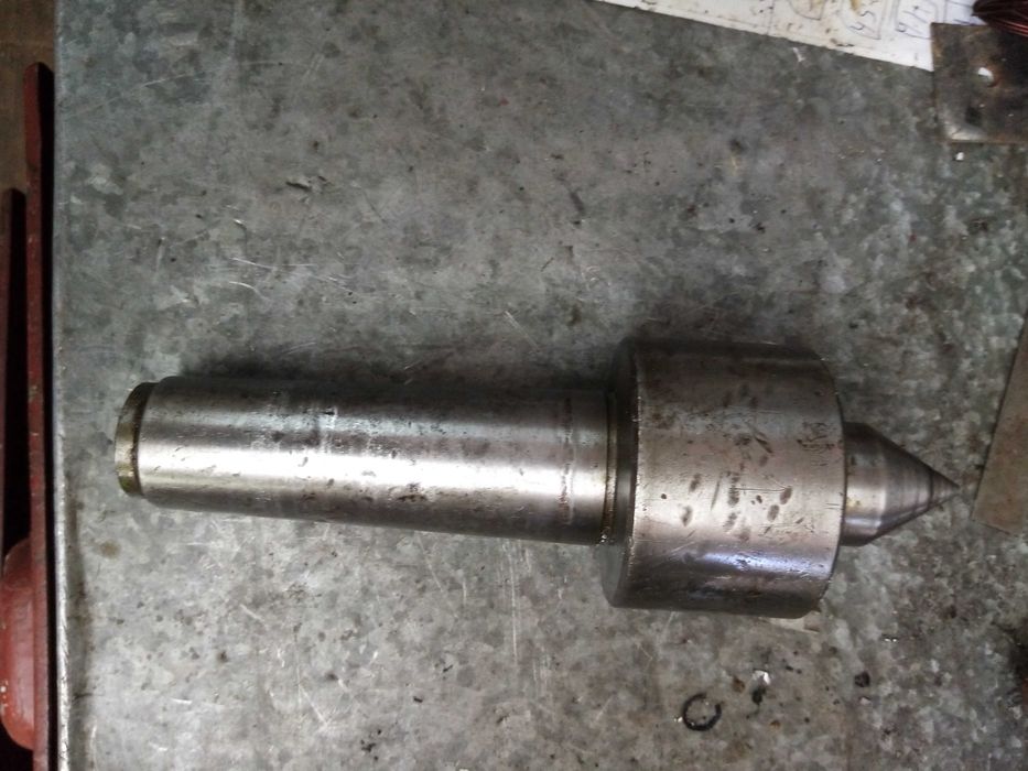 Продавам оборудване за струг и фреза