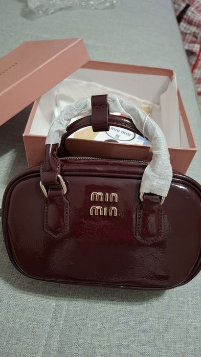 Новая лаковая сумка Miu Miu (бордовая / вишня)