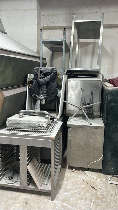 Холодильник плита посуда мойка