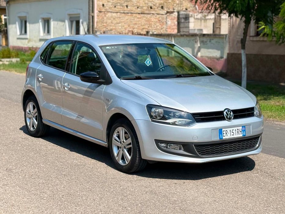 VOLKSWAGEN Polo