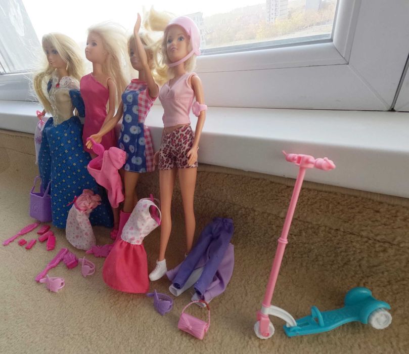 4 papusi Barbie si accesorii perfecte pentru cadou de sarbatori