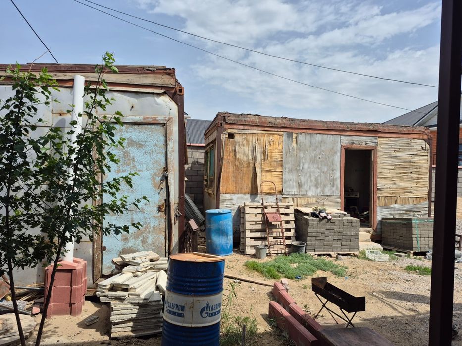 Жилой вагончик... 2шт.