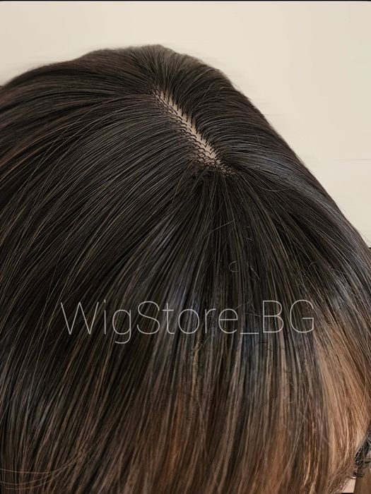 Дълга на вълни кафява перука с бретон