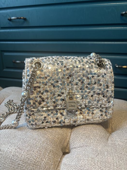 Poseta eleganta Guess