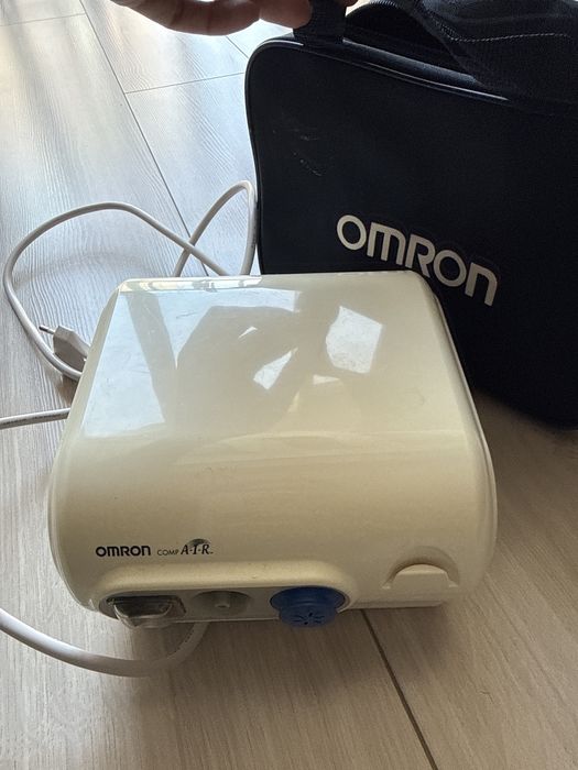 Ингалятор , небулайзер omron. С масками 2 штуки