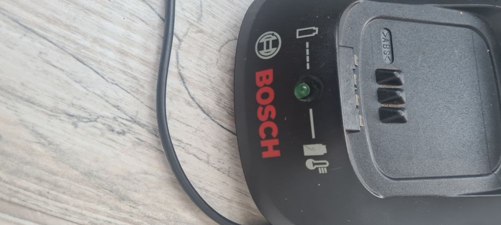 зарядно за винтоверт bosch бош AL2215cv