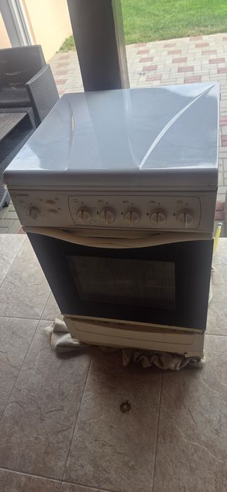 VAND aragaz Indesit, stare perfecta de functionare