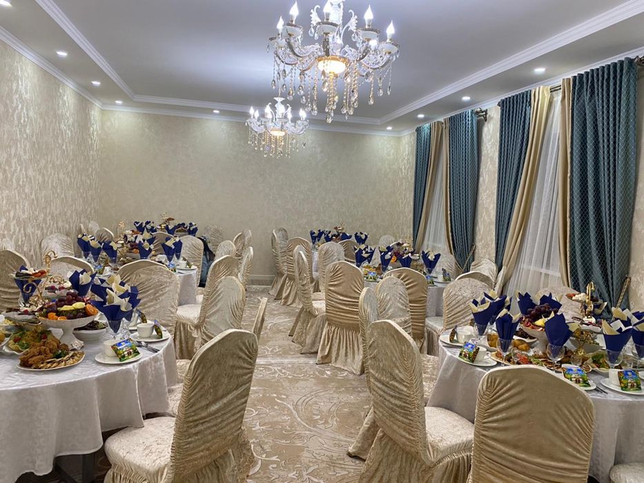 Аренда стол стулья с посудой