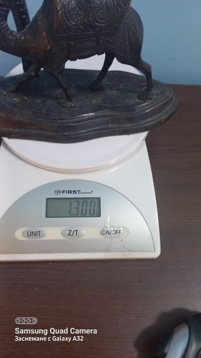 Бронзова Масивна тежка статуетка свещник камила с палма