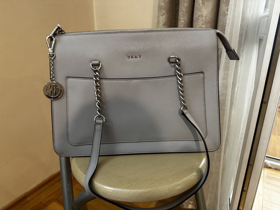 Серая сумка Dkny