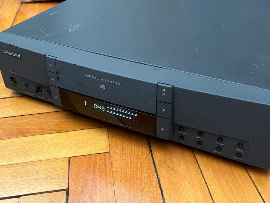CD-player Grundig (intrare gama FineArts), functional, pentru pise.