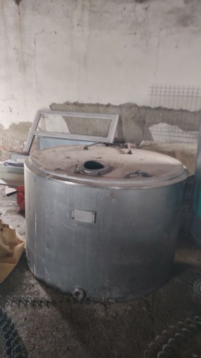 Vând tanc inox de 1000 litri
