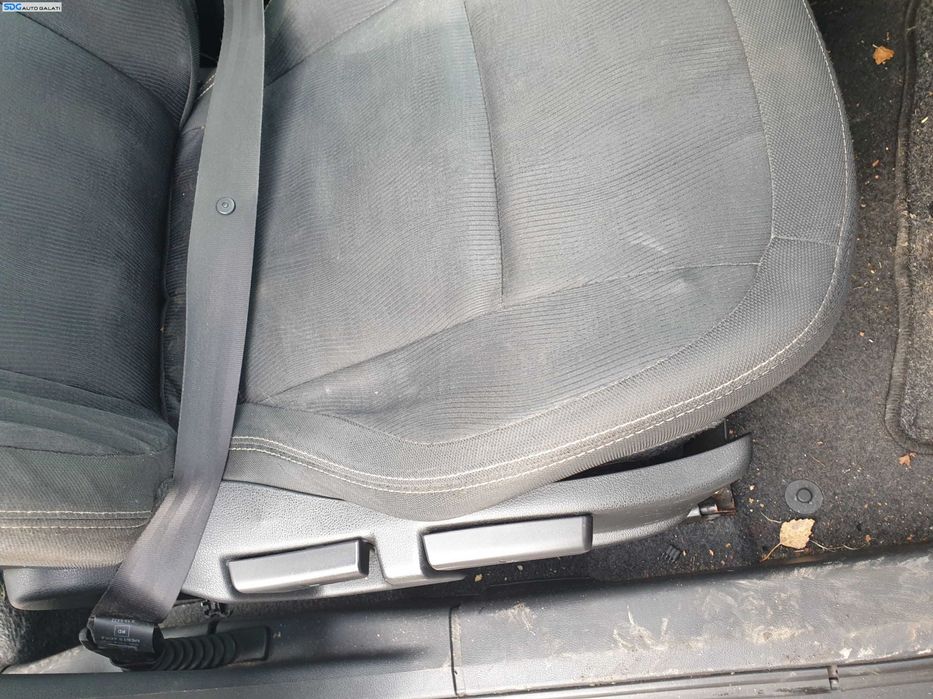 Scaun Textil Manual Fara Incalzire Dreapta Fata cu Buretele Uzat Nissan Qashqai J10 2007 - 2013 [K2241]