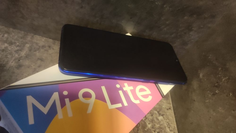 Продам Xiaomi Mi 9 lite 6/128gb blue