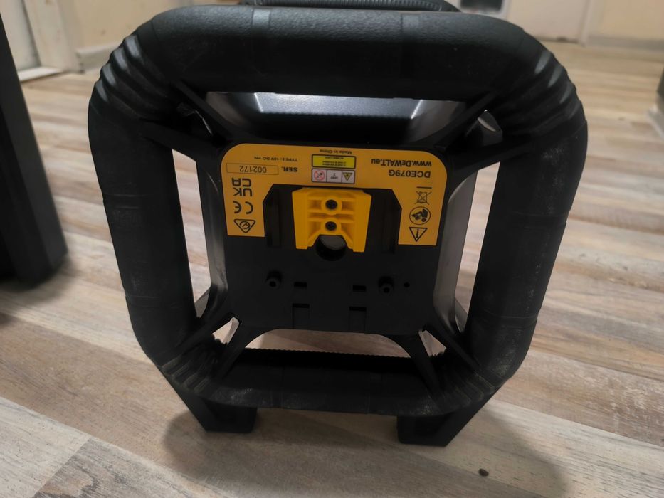Ротационен лазерен нивелир DEWAlT