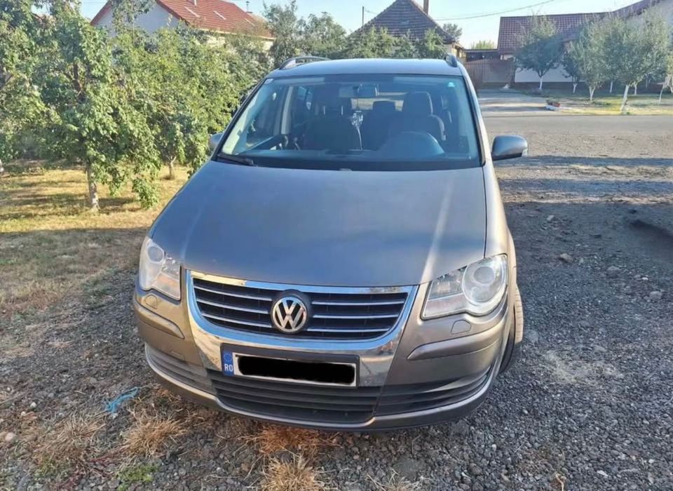 Touran Anul 2008 1.9 tdi 105cp Climatronic Jante Carlig Încălzire scaun
