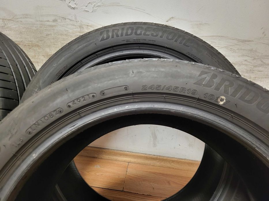 245/45/19 Bridgestone / летни гуми