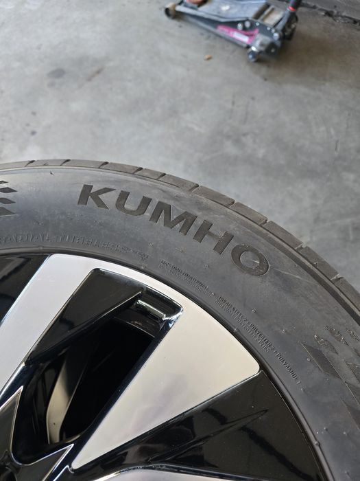 4 Броя 215/65/17 Kumho 2x6,9mm 2x6,2mm 25dot