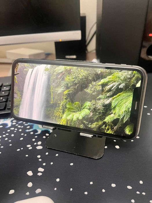 Телефон IPhone 11 64 GB