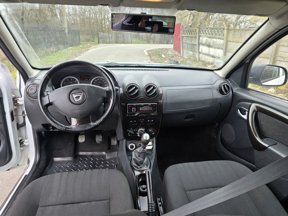 DACIA Duster 1.5 dci 4X4 6 trepte 110 cp aer conditionat
