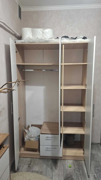 Шкаф в спальню 2м