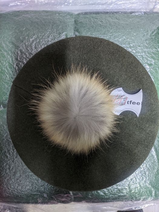 Берет женский красивый