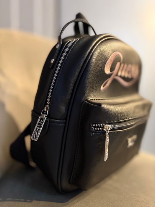 Дамска раничка Guess