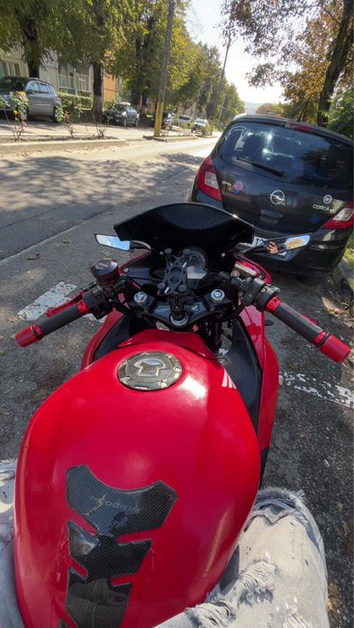 Vând Honda cbr125r