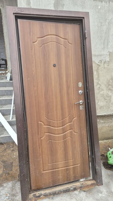 Продам дверь б.у в норм состоянии
