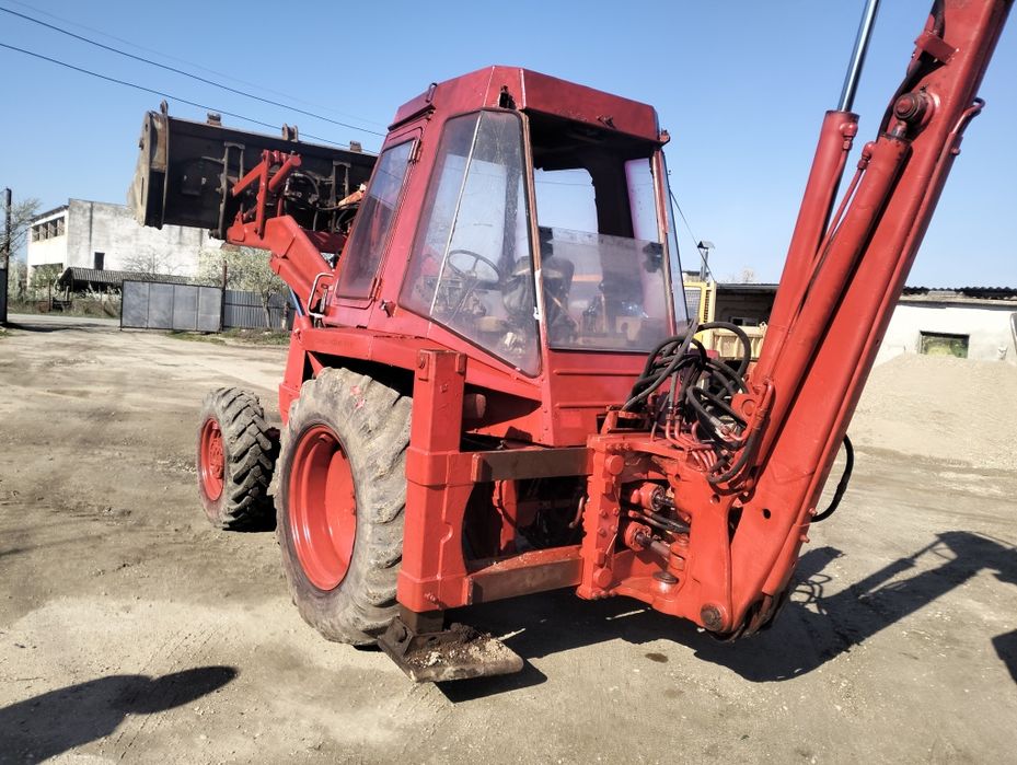 Vând buldoexcavator