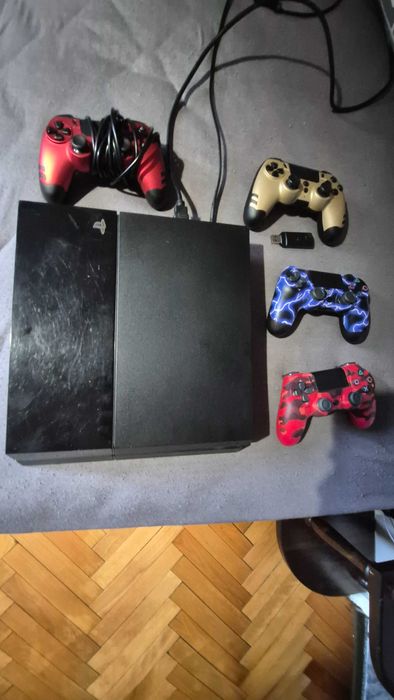 PS 4 Slim s 4 joistika