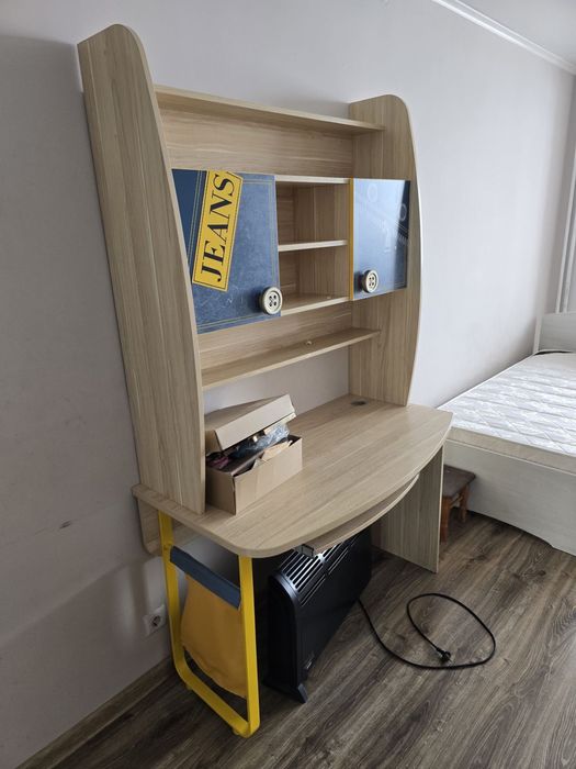 Продам шкаф и стол