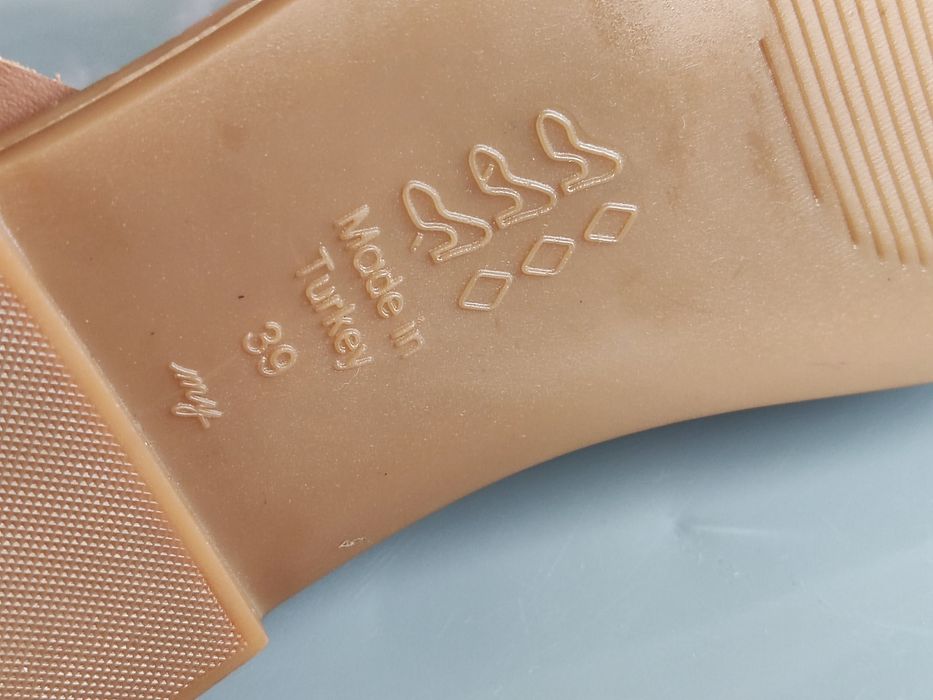 Босоножки кожаные