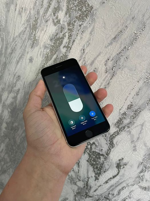 Продам Айфон Се 2/ Iphone Se 2020