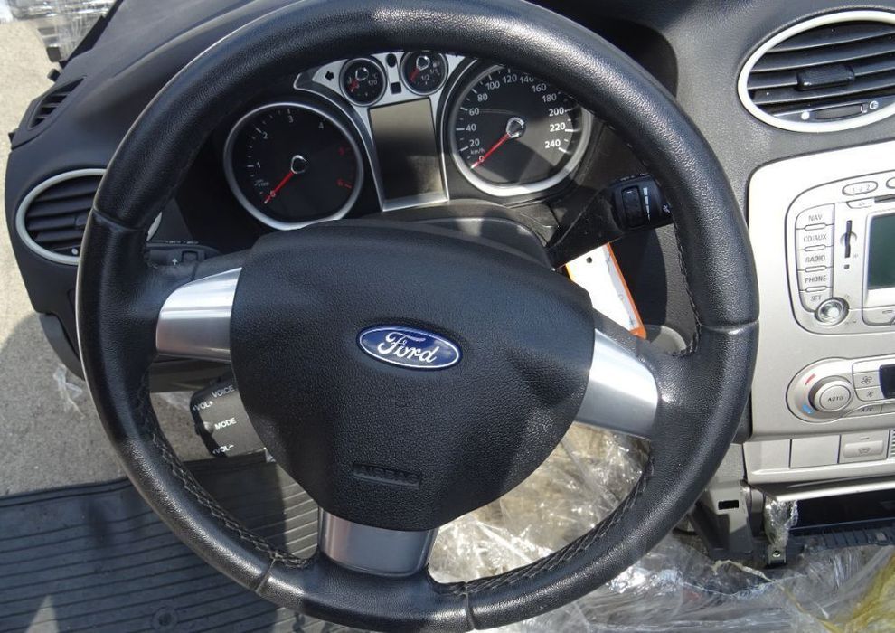 Plansa de bord Ford Focus 2 din 2010 facelift cu airbag volan si pasager volan pe stanga