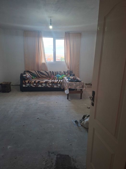 Vand garsonera visora gostat pret 11 euro negociabil