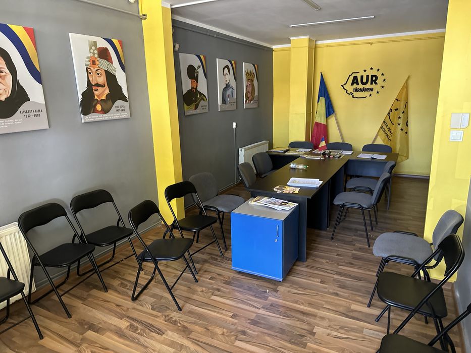 Spatiu de inchiriat Str. Horea Tarnaveni langa Posta cu vad comercial