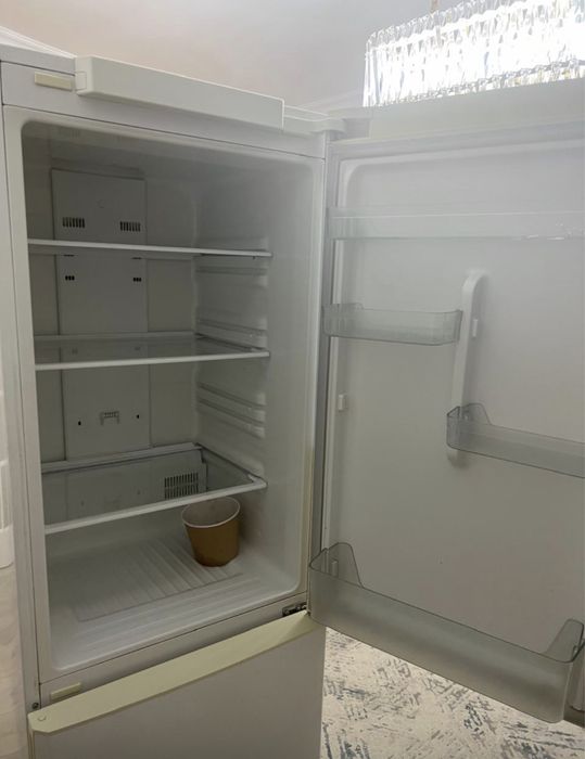 Продам рабочий холодильник LG