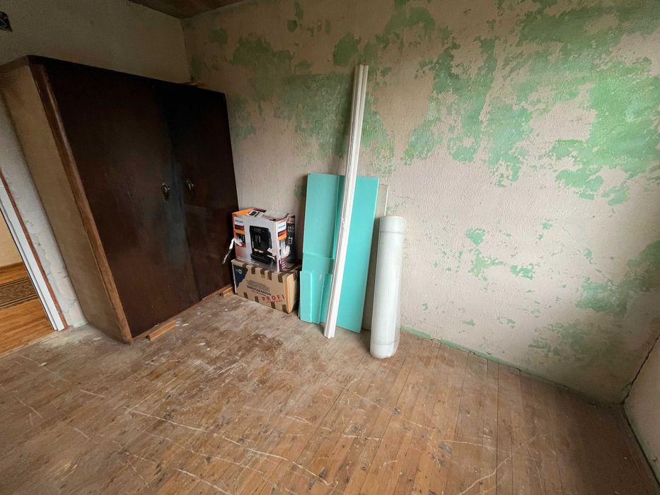 Продава къща на два етажа в Кортен