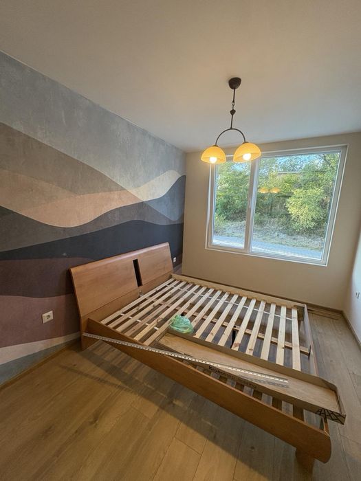 Спалния 160-ширина 200-дължина.