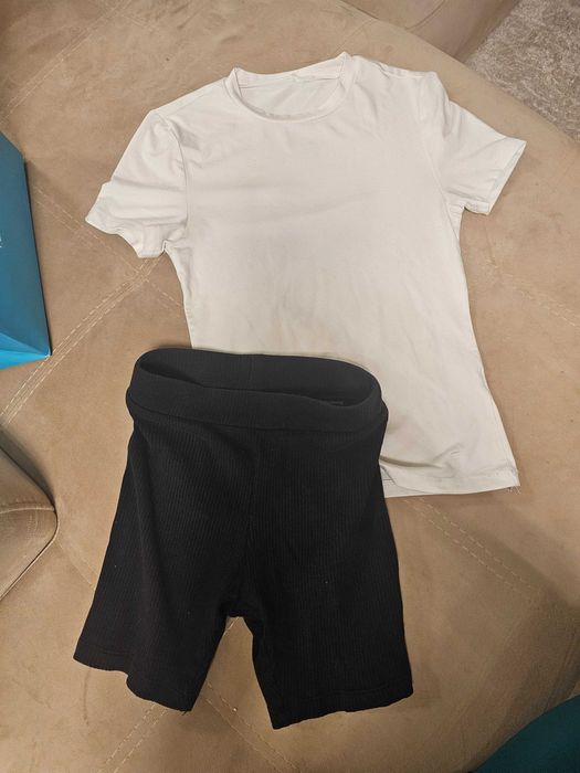 Подарява детски дрешки за момиче 9-12г и 2 нови чантички