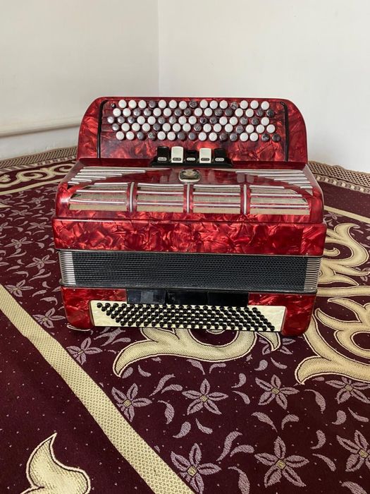 5 қатарлы баян сатылады