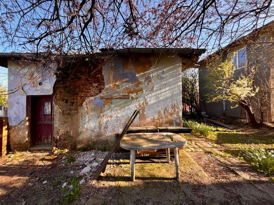 Teren intravilan plus casa batraneasca