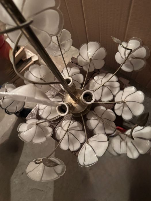 Полилей с цветя, висящ