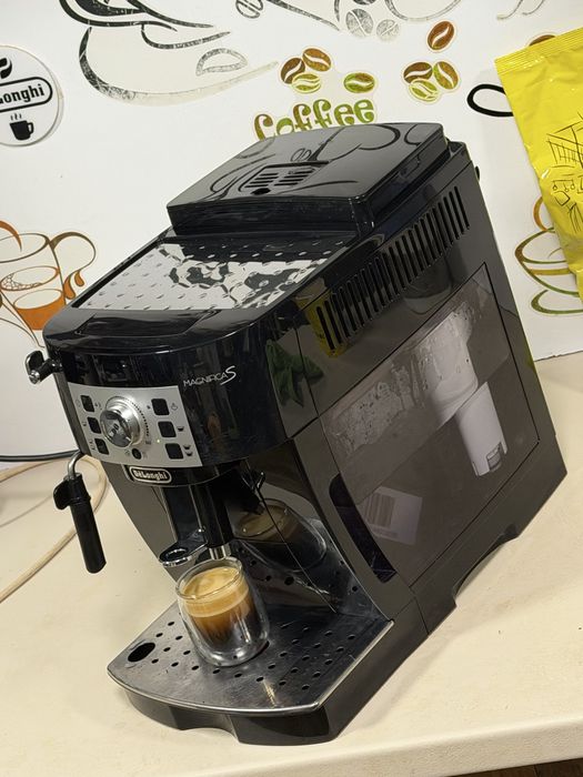 Кафемашина кафе автомат delonghi magnifica S с гаранция