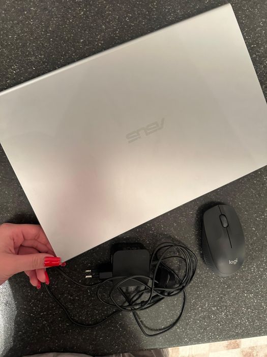 Ноутбук асус б/у,в отличном состоянии