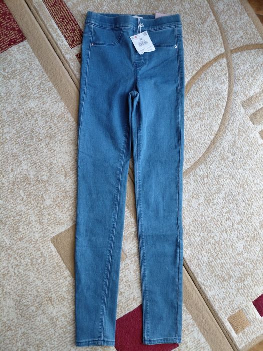 Pantaloni noi xxs de la Cropp