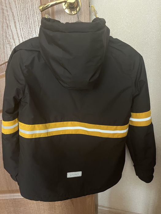 Продам весеннюю куртку на мальчика