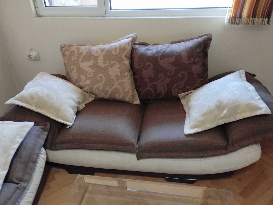 Канапета + холна маса с две табуретки